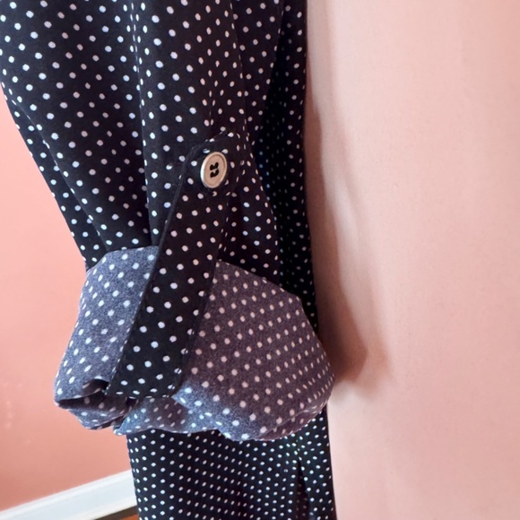 Black & white polkbutton down shirt with collar, pockets and adjustable sleeves. - Picture 5 of 7